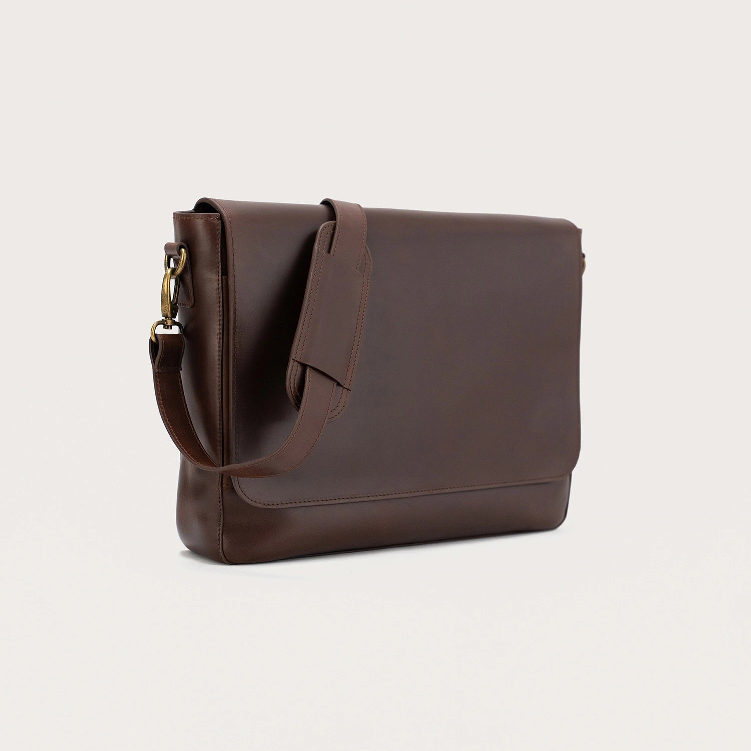 The Carismatico Vintage Brown Leather Messenger Bag For Men